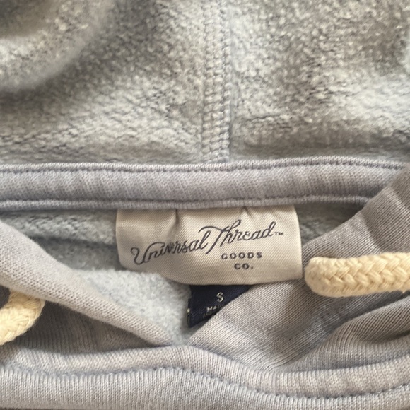 Cozy lavender hoodie with pocket. - Picture 2 of 3